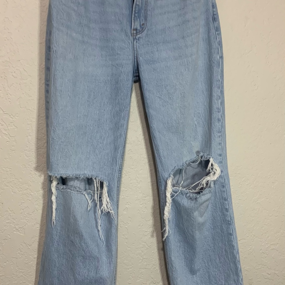 A & F “The 90s Relaxed Jean High Rise”.   W29/8s Curve Love